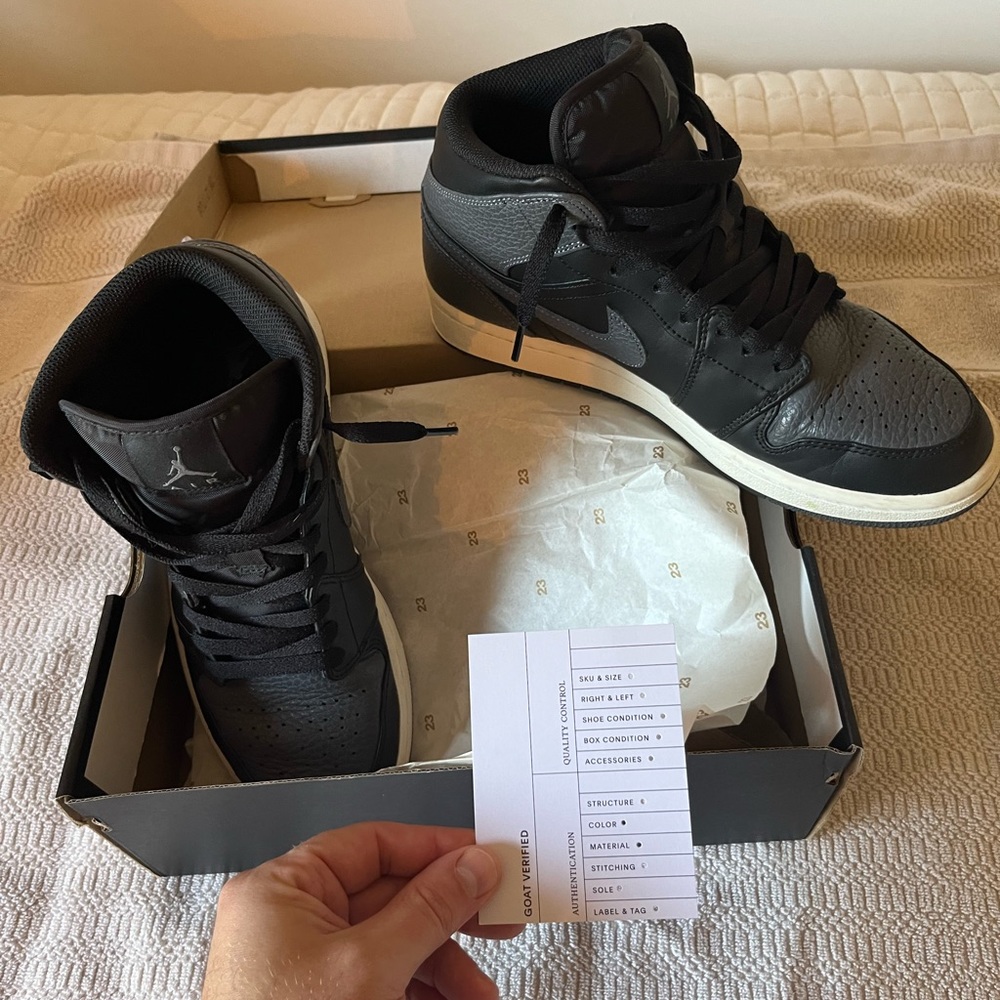 Jordan 1 ‘Dark Grey’ with box!!! Super clean!!!